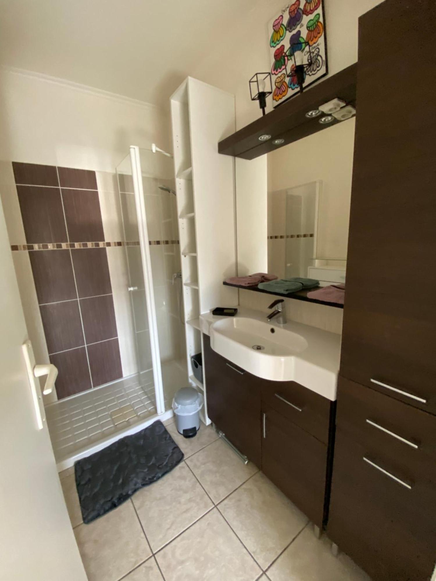 Chez Virginie : Appartement Lumineux Au Calme. Фрежус Екстер'єр фото